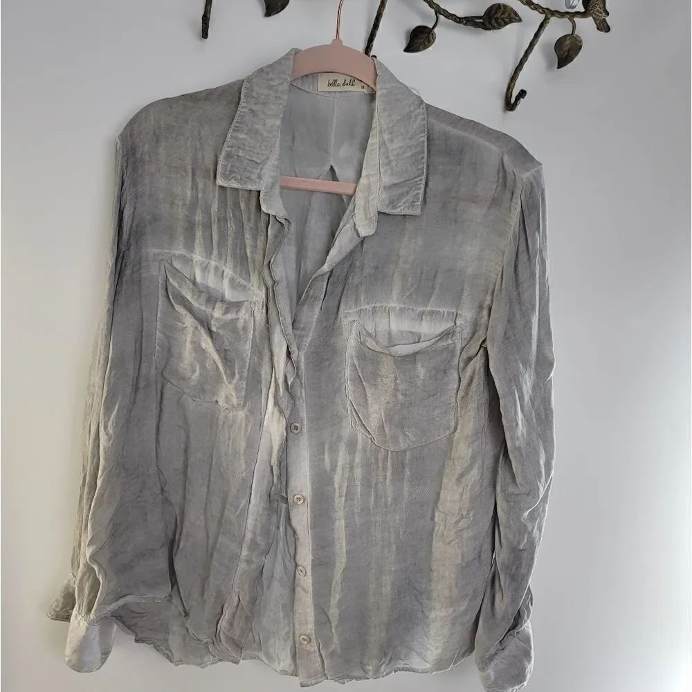 Bella Dahl bray distressed split hem button up top